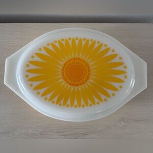 Vintage Pyrex Yellow Sunflower Daisy Divided Casserole Dish Oval Lid 1.5 Quart